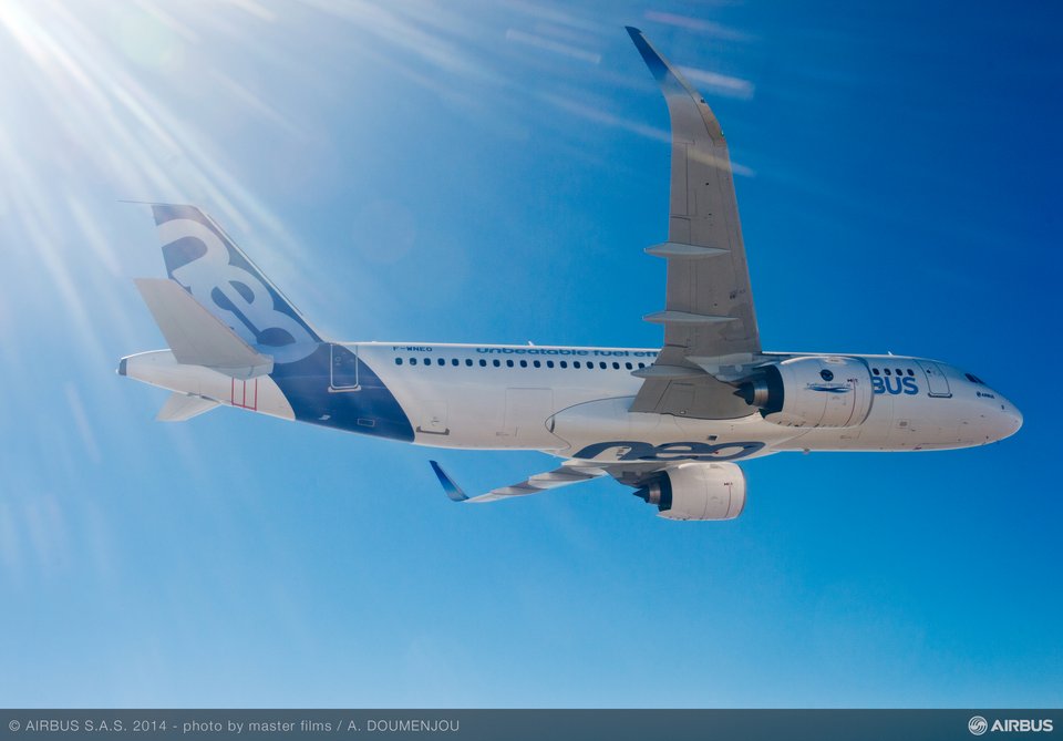 A320neo_first_flight_air_to_air_3