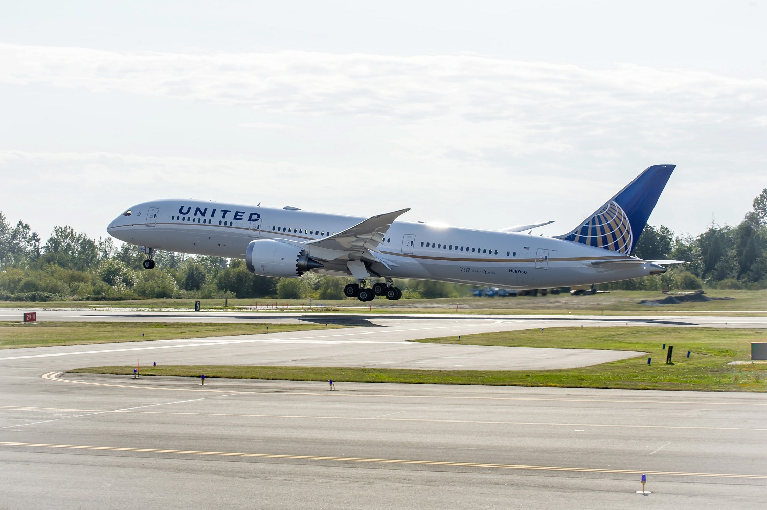 United Airlines has resumed flights - United Airlines Boeing 787 9 