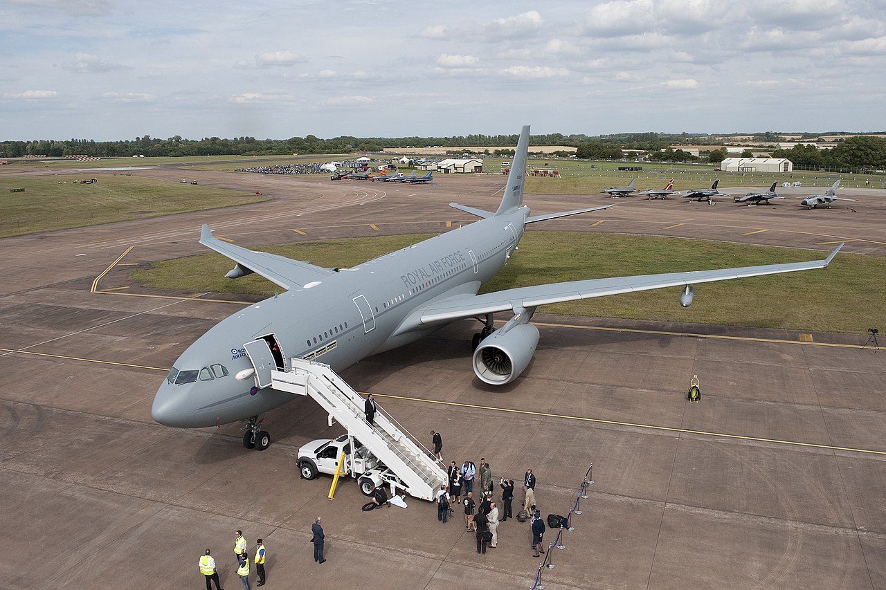 1280px-New_RAF_Tanker_Aircraft_Voyager_at_the_Royal_International_Air_Tattoo,_Fairford_MOD_45152973