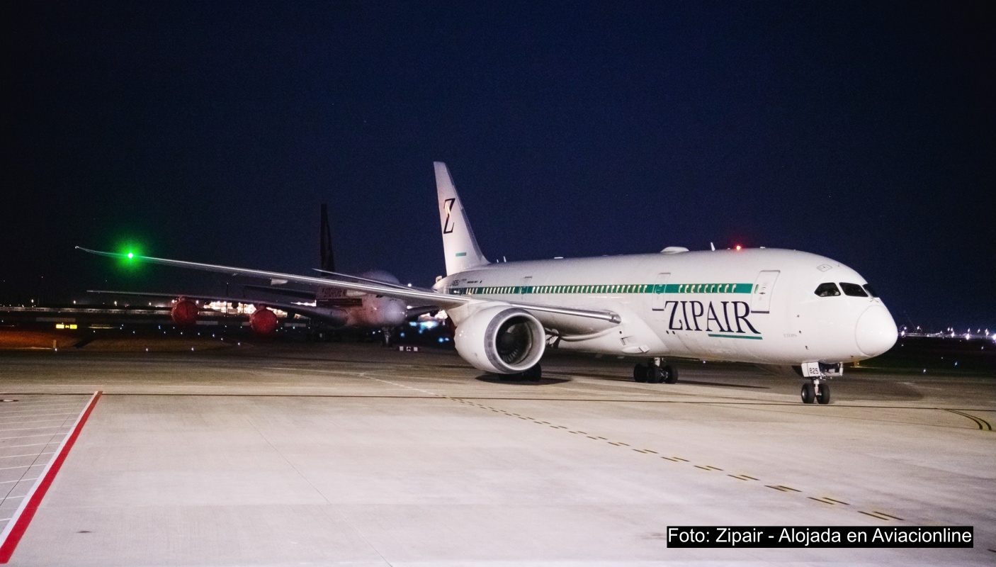 航空機・ヘリコプター ZIPAIR BOEING787-8 1:200 File:ZIPAIR, Boeing 787-8, JA825J, Narita, 20221210.jpg