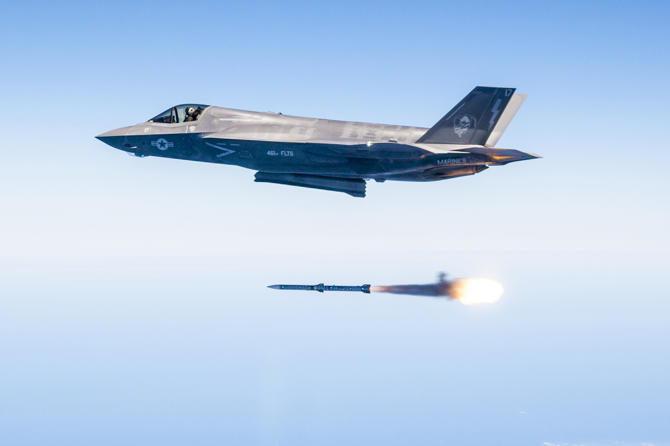 F-35 AMRAAM 