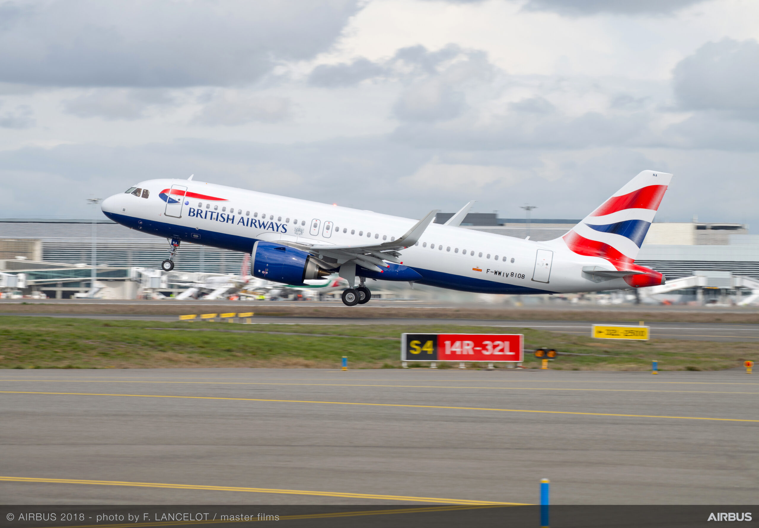 Airbus A320neo de British Airways despegando