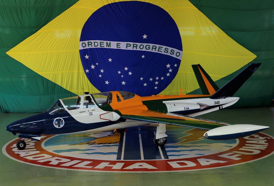 Super Fouga Magister T-24 Fumaça