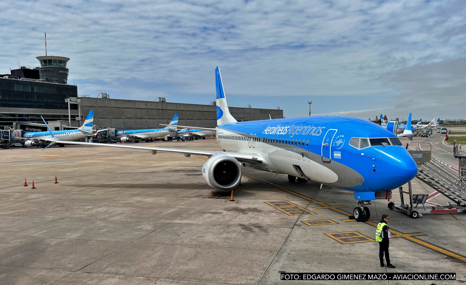 Boeing 737 MAX de Aerolíneas Argentinas en el Aeroparque Jorge Newbery en Buenos Aires