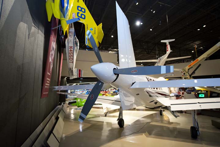 Cirrus VK-30
