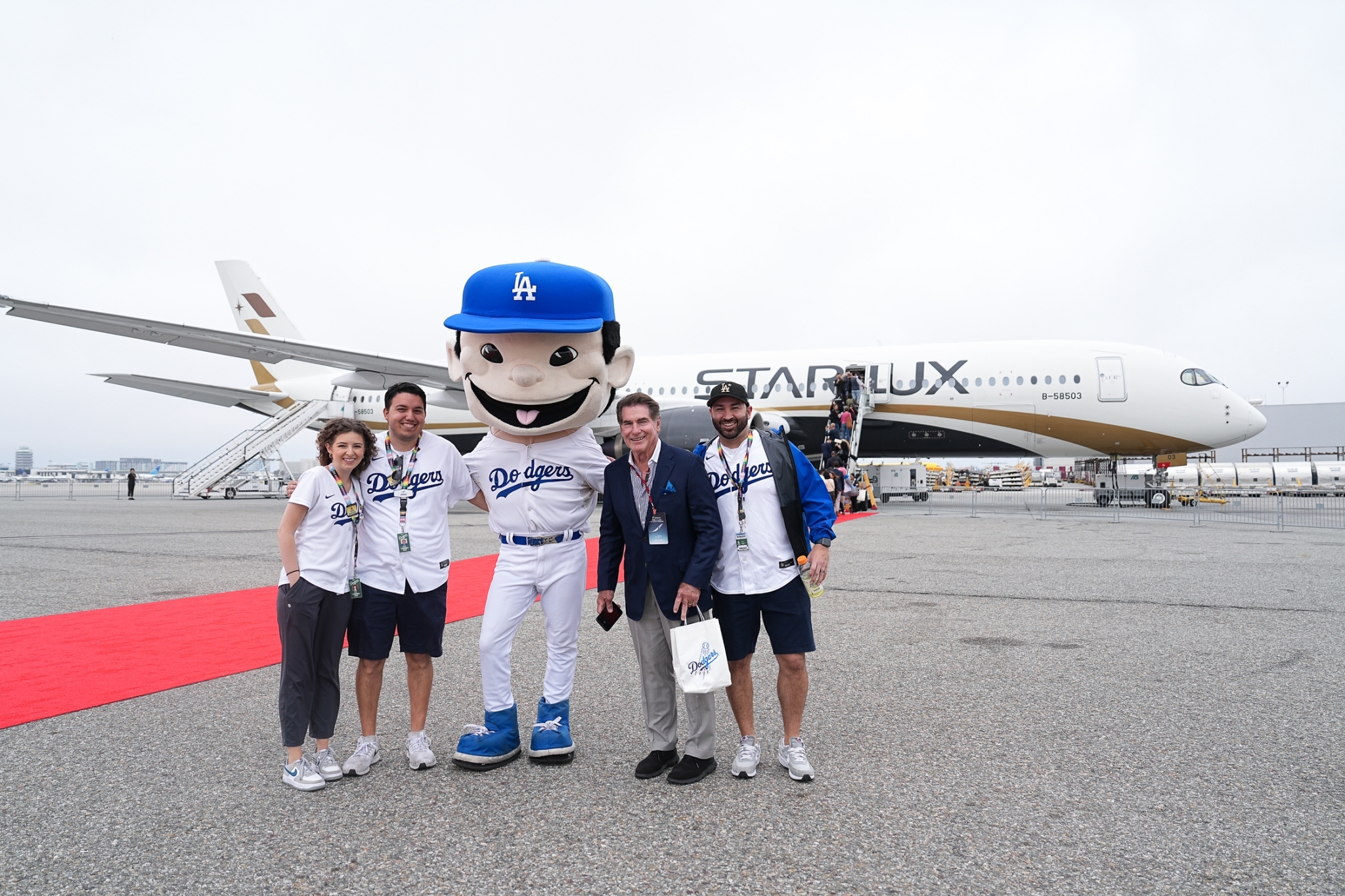Starlux Los Angeles