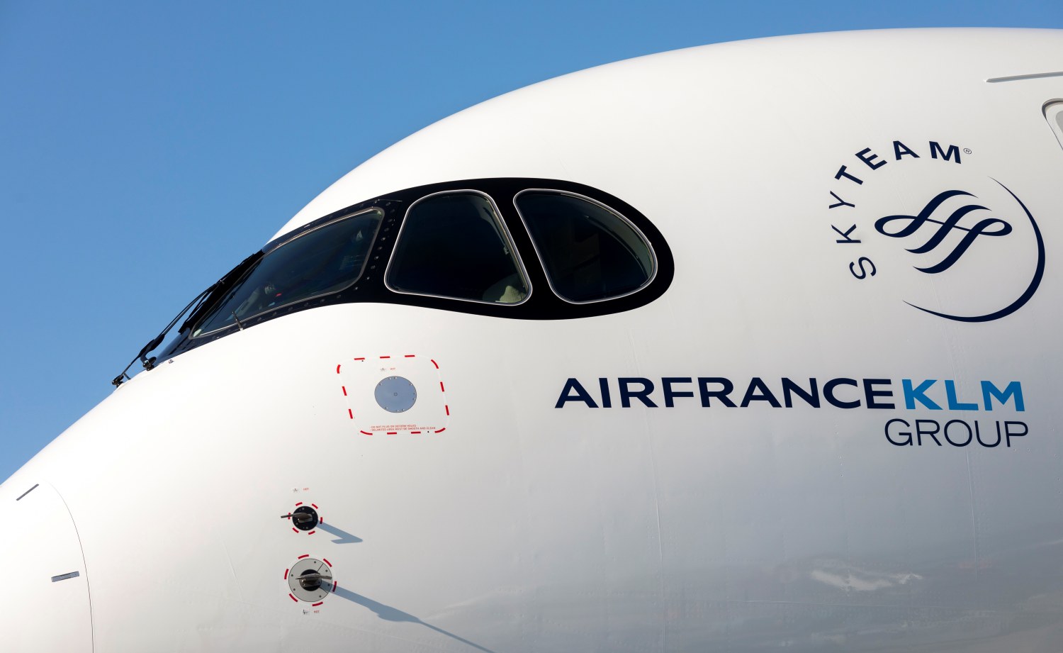 An Air France A350 lands after 6 hours in emergency with its