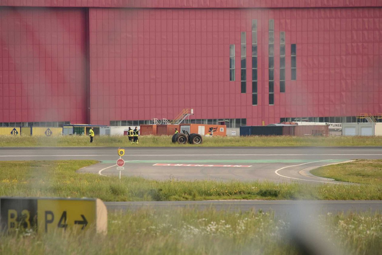 Incident at Luxembourg Airport: Cargolux Boeing 747-400F Experiences Landing Gear Failure(Photo: Raymond Michaux)