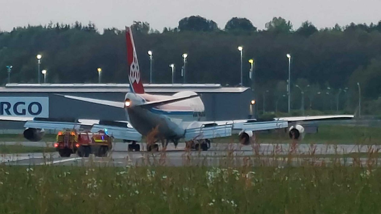 Incident at Luxembourg Airport: Cargolux Boeing 747-400F Experiences Landing Gear Failure(Photo: Raymond Michaux)