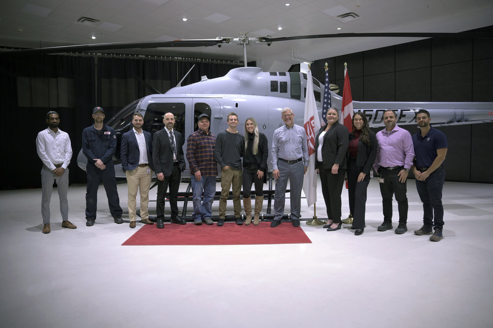 Entrega del Bell 505 a Austin Clabon.