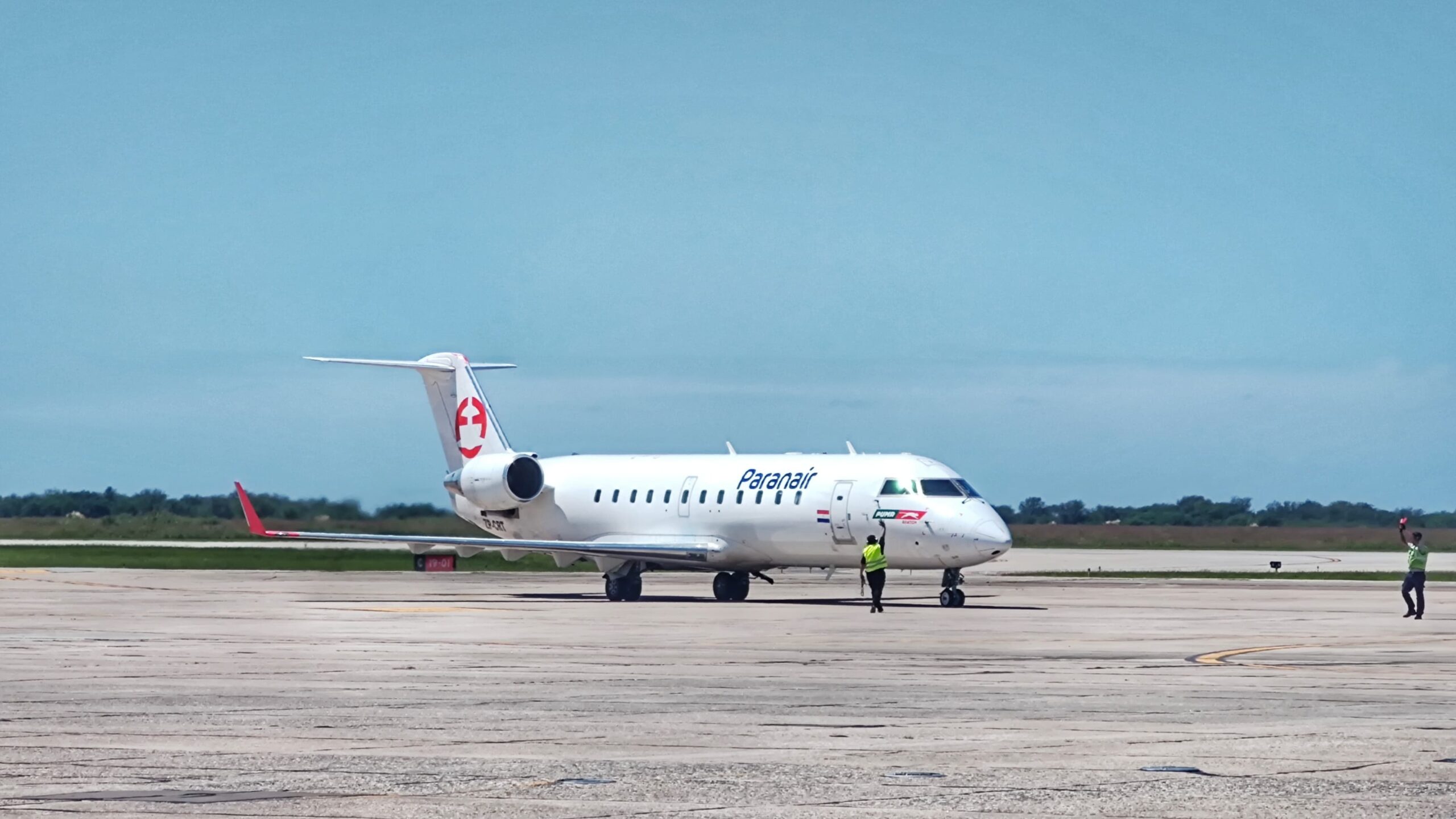 Bombardier CRJ-200 (ZP-CRT) Paranair 3