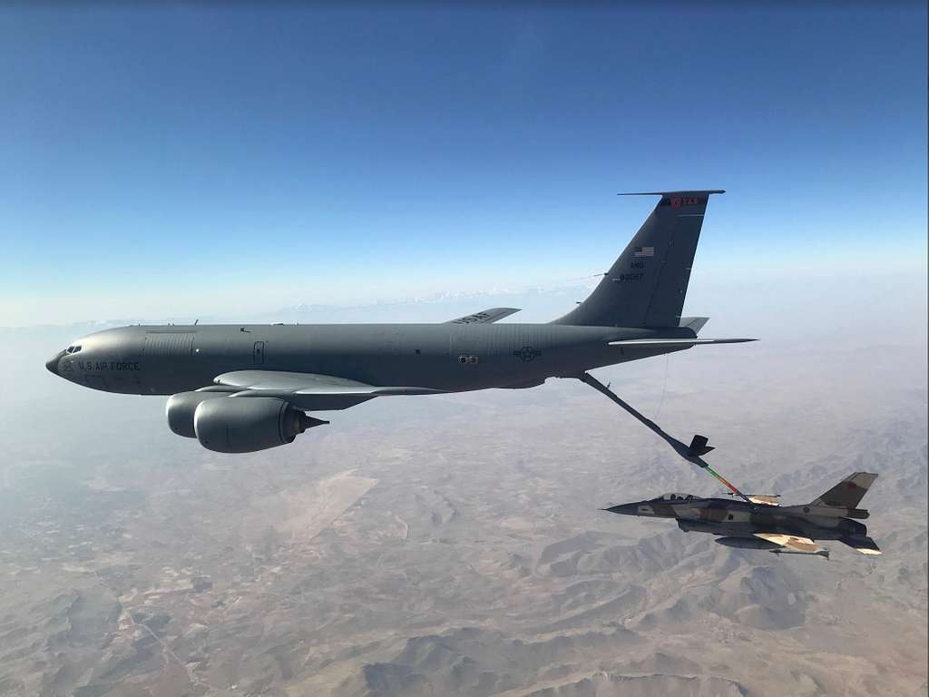 KC-135 + F-16