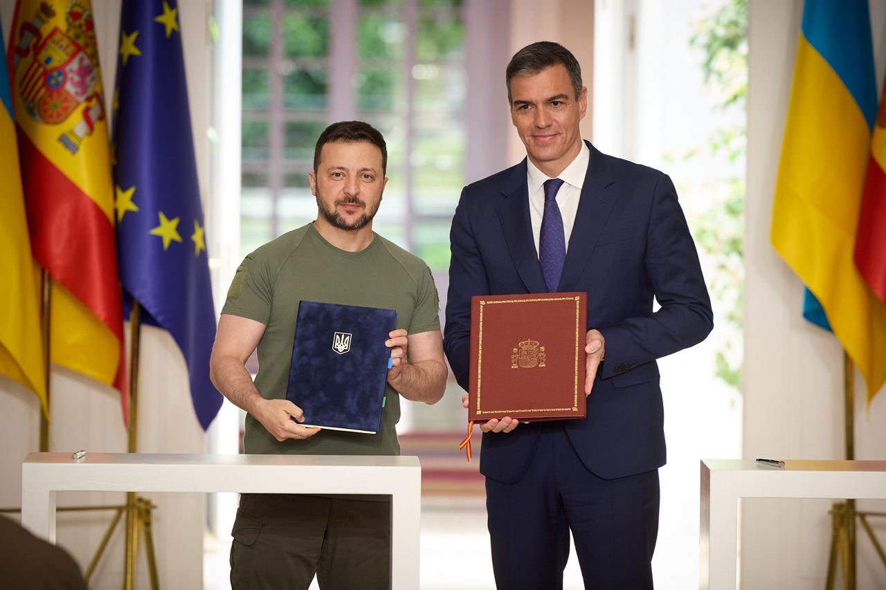 The presidents of Ukraine and Spain, Volodymir Zelenski and Pedro Sanchez signed a bilateral agreement under which Kiev will receive 1.129 billion euros in military aid during 2024