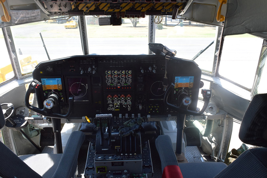 Cabina modernizada de C-130 Hercules de la FAA
