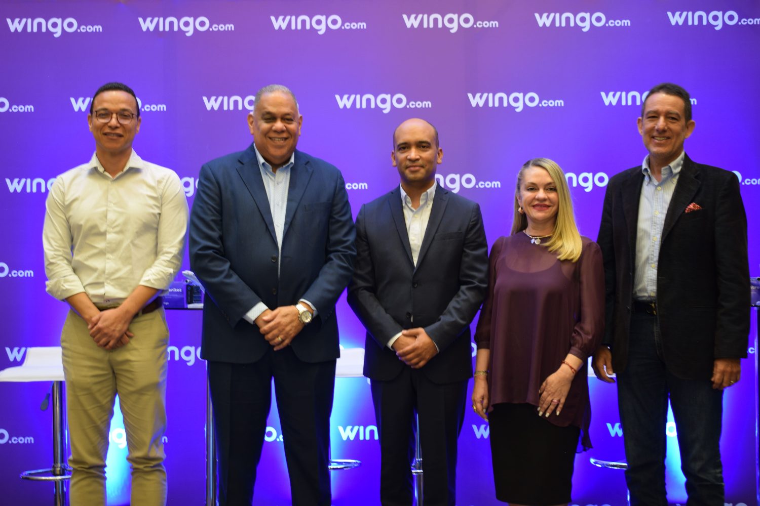 De izq. a der,; Javier Andrés Benitez, gerente del Aeropuerto Internacional José María Córdova; Hugo Clarinda, director de Curacao Tourism Board; Jorge Jiménez, vicepresidente Comercial y de Planeación de Wingo; Maria Cristina Castro, Embajadora de Costa Rica en Colombia; José Alejandro González, secretario de Turismo y de Entretenimiento de Medellín.