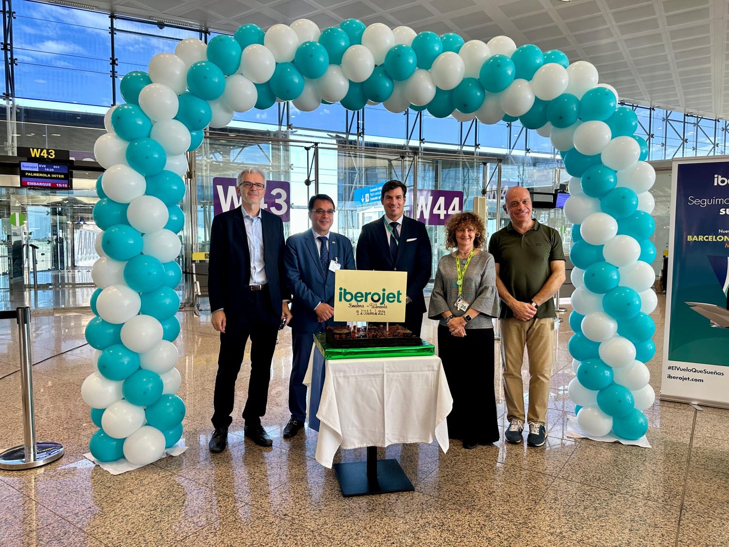 Acto previo a la partida del vuelo inaugural desde Barcelona hacia Tegucigalpa-Palmerola el 9 de octubre