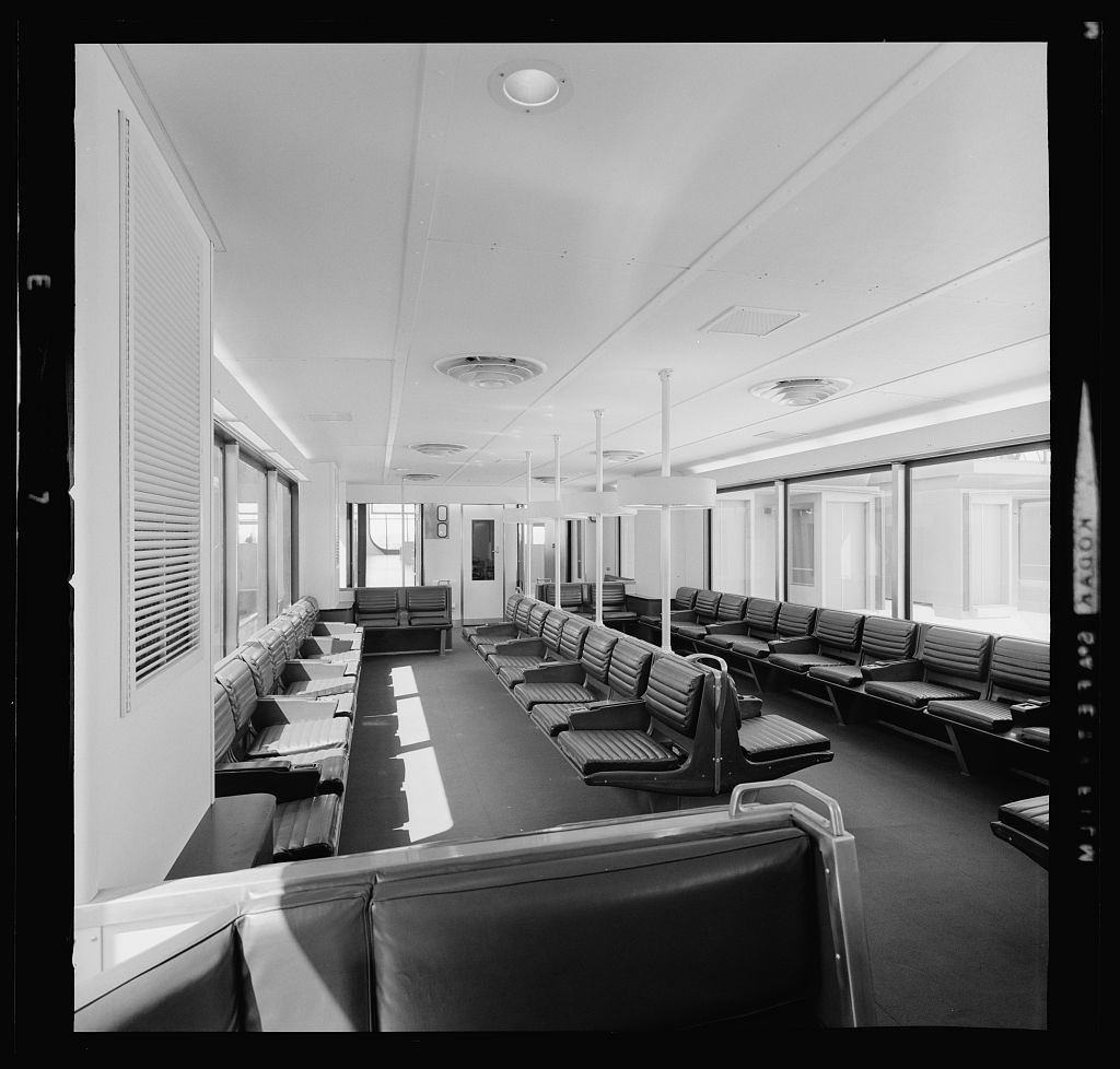 Interior de un Mobile Lounge en los años 60