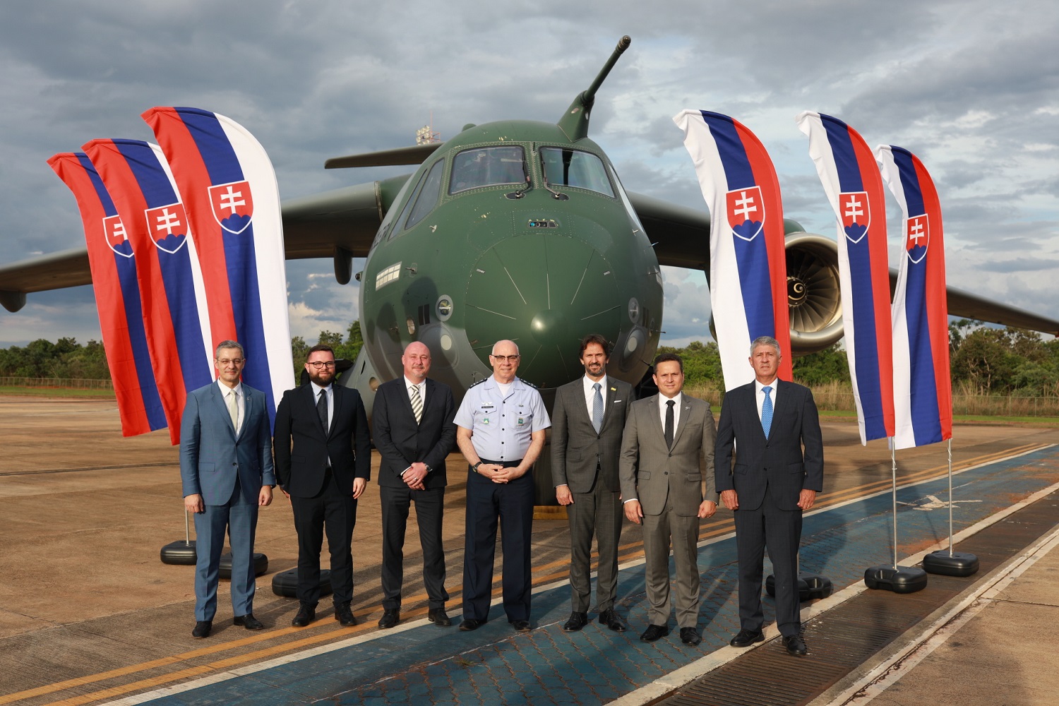 Slovakia indicates the Embraer C-390 Millennium as the best option for its future military transport aircraft_3
