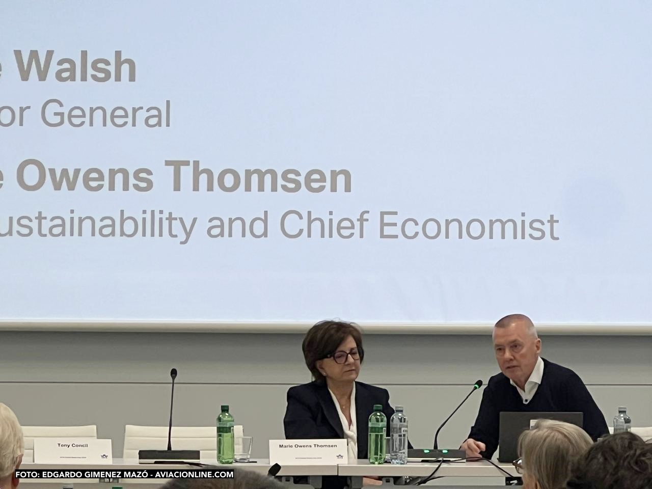 Marie Owen Thomsen y Willie Walsh durante su presentación en el IATA Global Media Day 2024 en Ginebra