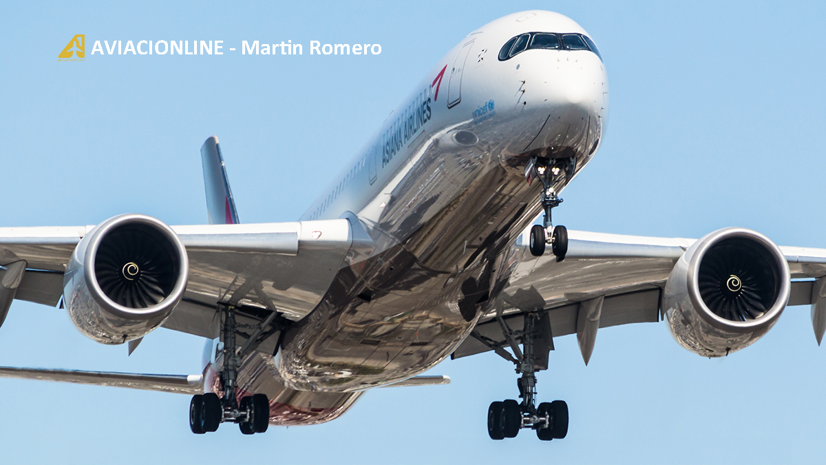 A350-900 Asiana aterrizando en Los Angeles (LAX)