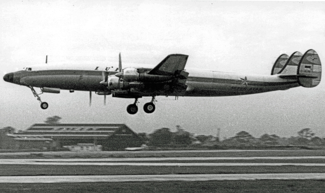 Lockheed L-1649A Super Star D-ALAN - Foto RuthAS