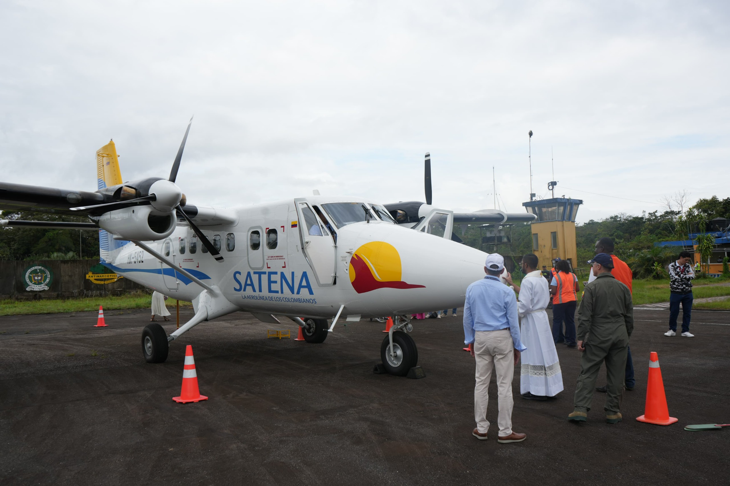 SATENA TWIN OTTER - 3