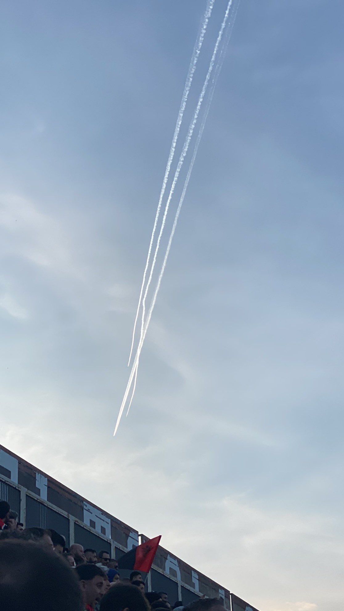 Cazas Eurofighter escoltan avión de American Airlines tras amenaza de bomba