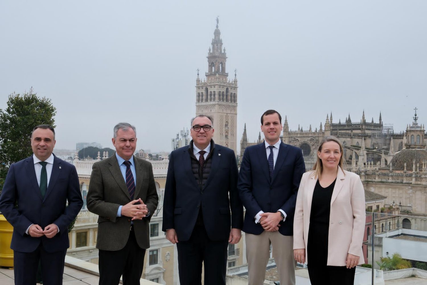 Ejecutivos de Vueling y autoridades de Andalucía