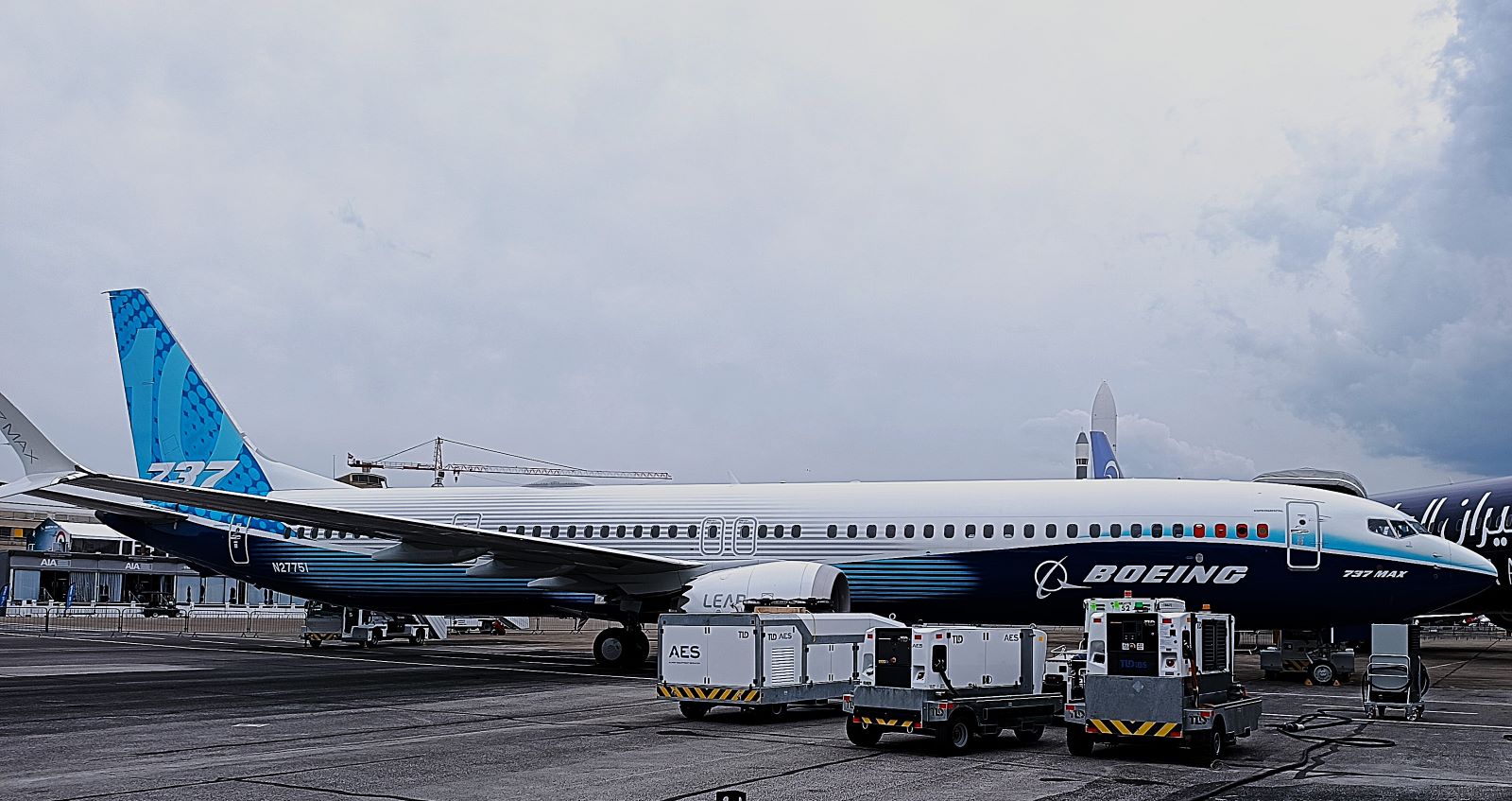 737 MAX 10
