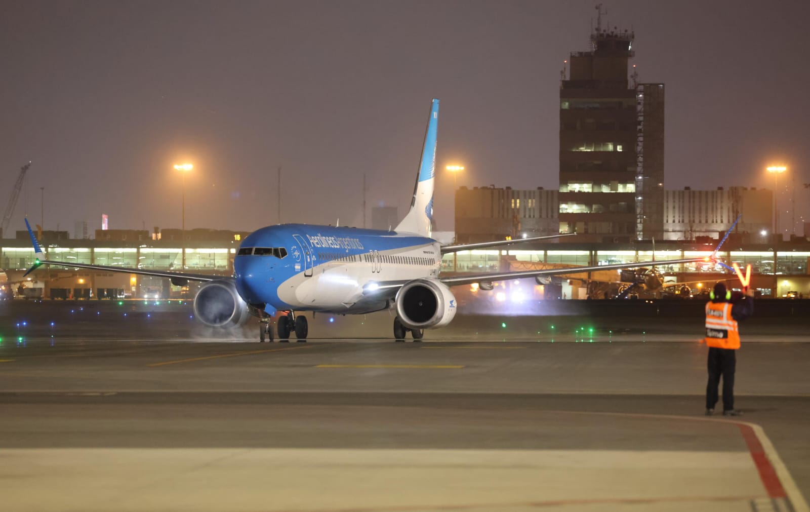 Boeing 737 MAX 8 LV-HKV de Aerolineas Argentinas arribando a la nueva terminal del aeropuerto de Lima (Foto: MTC Perú)