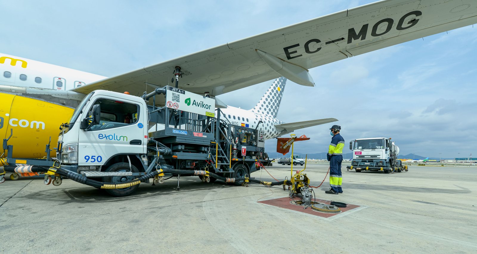 Repostaje de combustible - Exolum - Barcelona El Prat - España