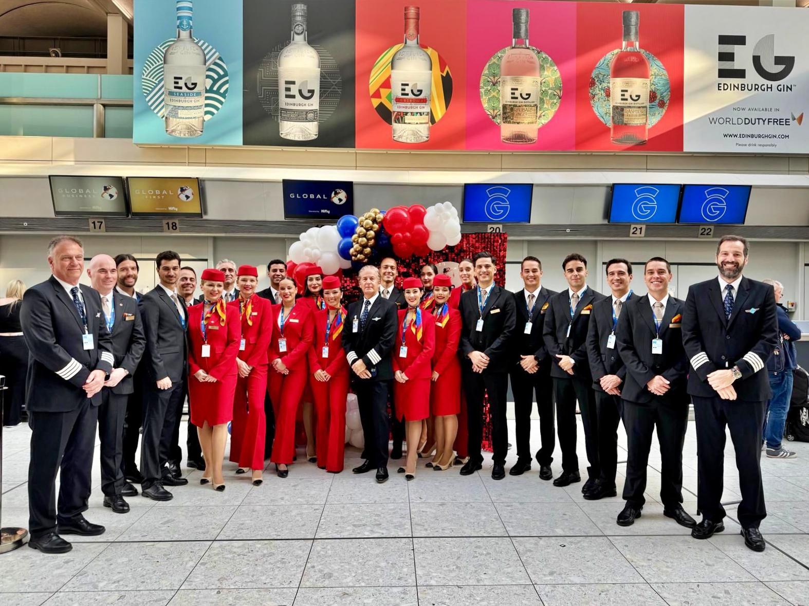 Tripulación del primer vuelo de Global Airlines entre Glasgow y Nueva York