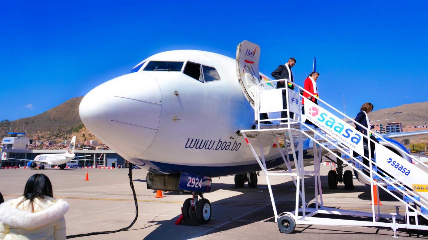 Pasajeros descienden del vuelo inaugural de BoA a Cuzco - Perú - 24JUL2025