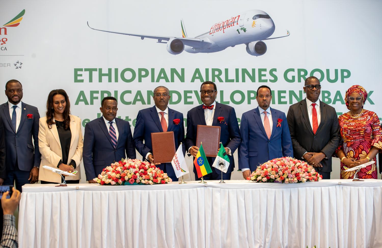 Firma del convenio entre Ethiopian Airlines y el African Development Bank Group