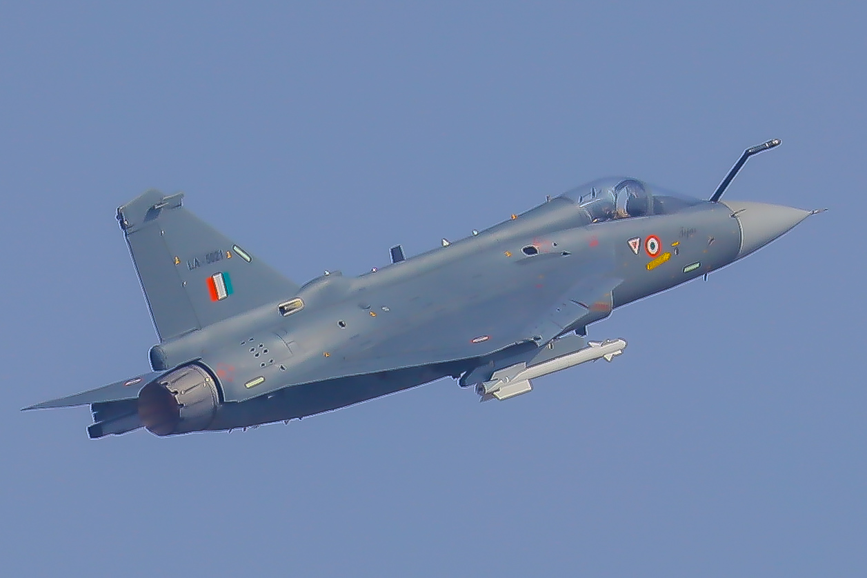 Tejas_MK1A_taking_off_at_Aero_India_2025
