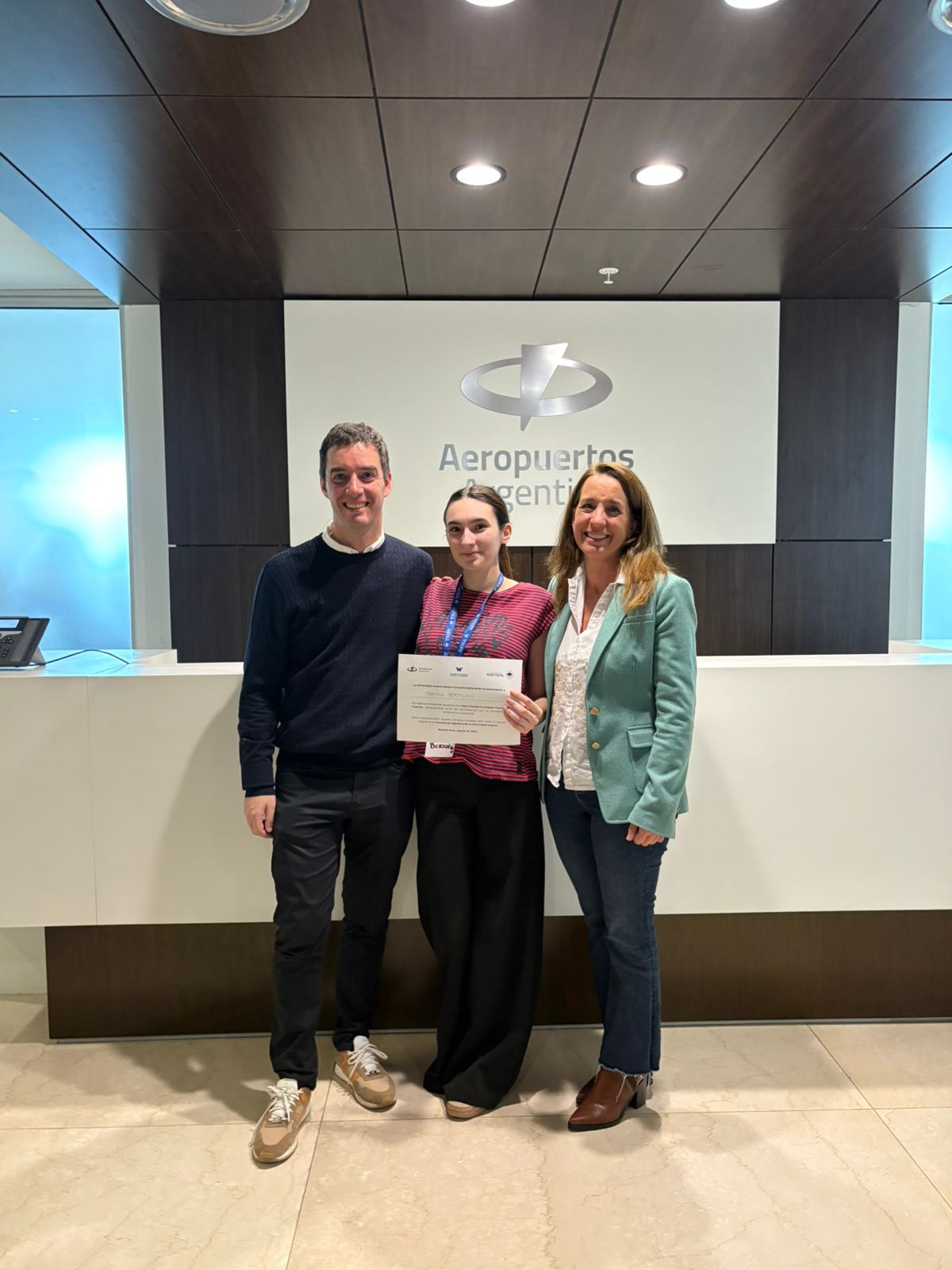 Verónica Rodriguez Bargiela junto a la ganadora