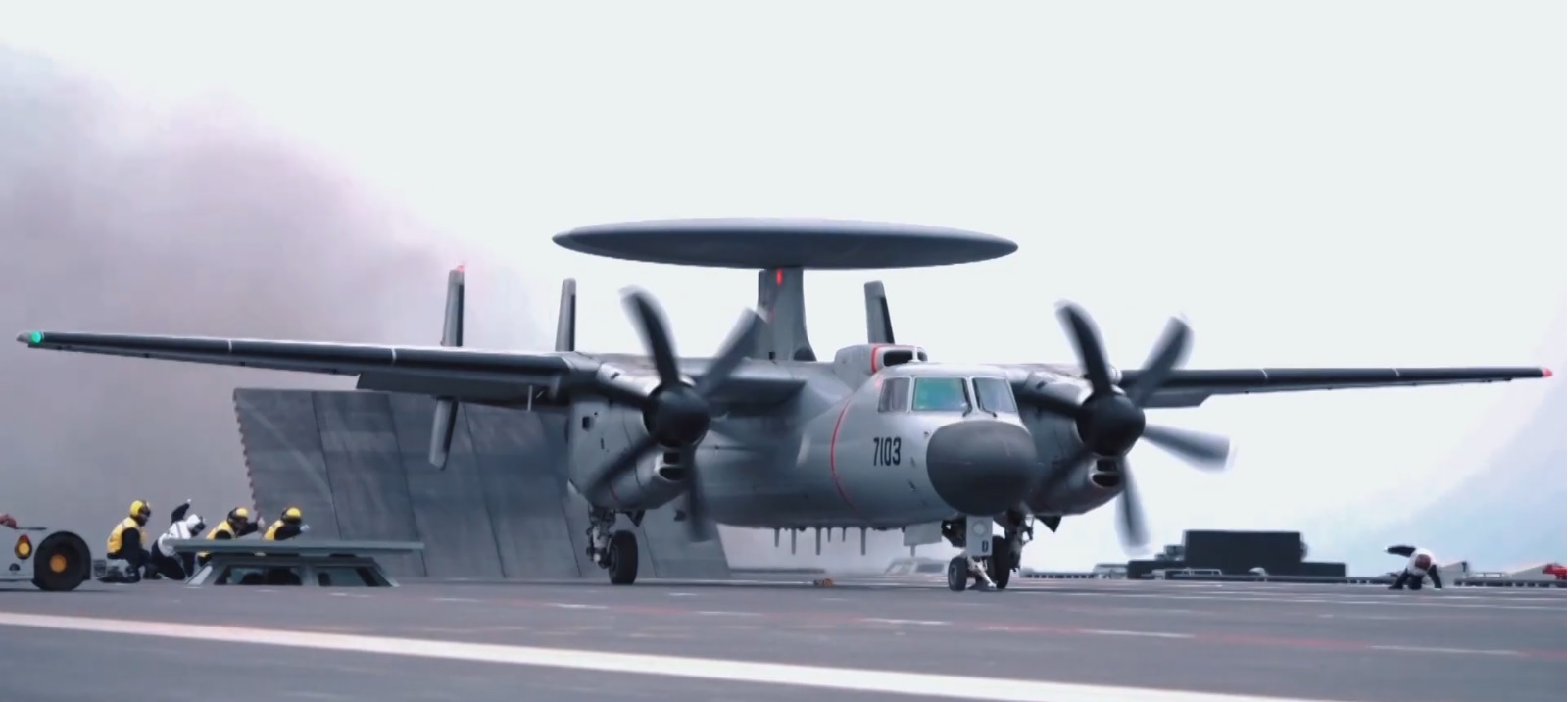 Despegue de un KJ-600 AEW&C del Fujian