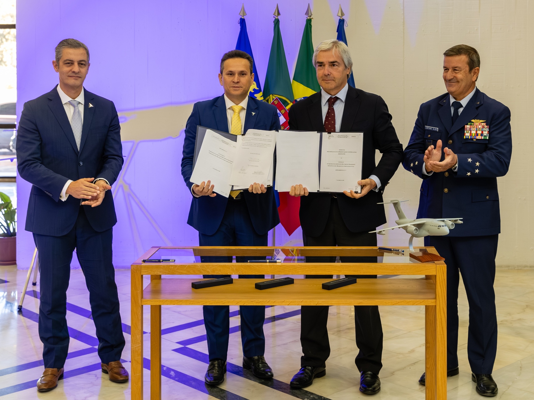 Firma de la enmienda contractual entre Portugal y Embraer
