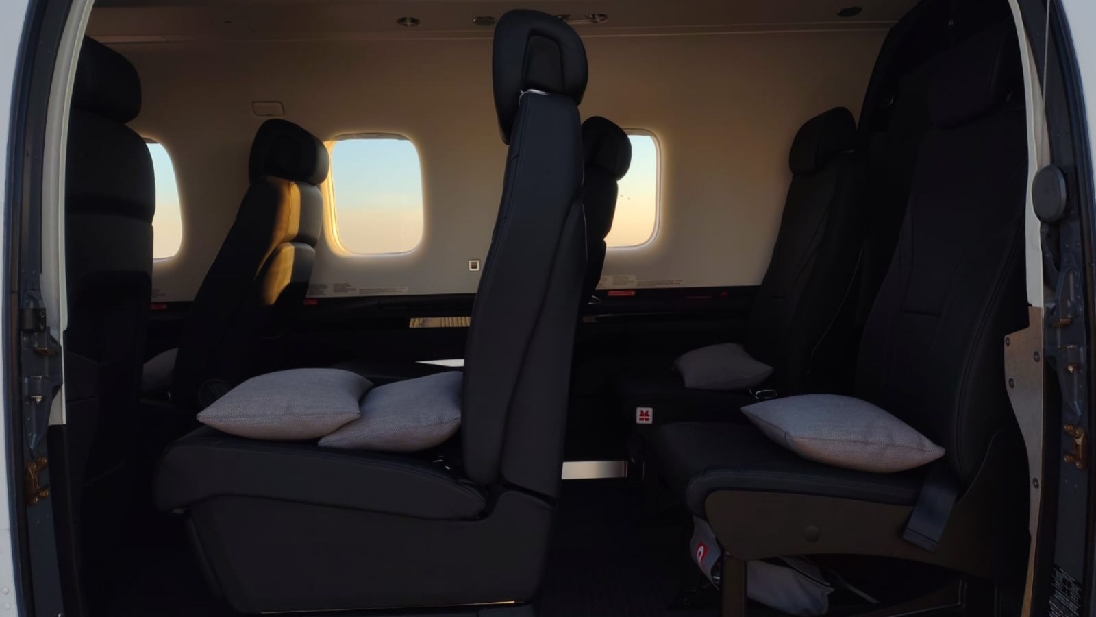 Interior Pilatus PC-12 NGX N227PC Digital Air. SADF FDO