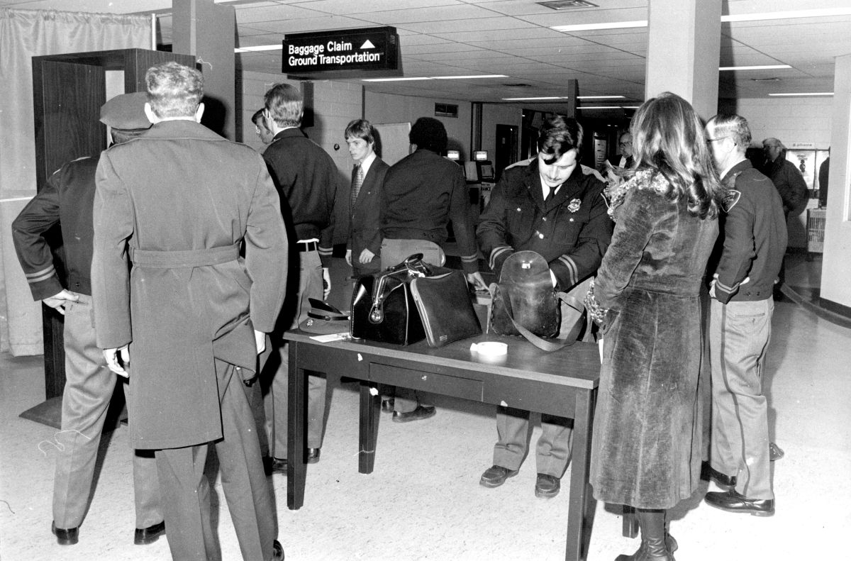 pre 2001 airport security checkpoint