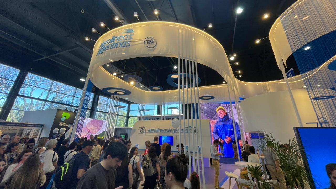 Stand de Aerolíneas Argentinas en la FIT 2025