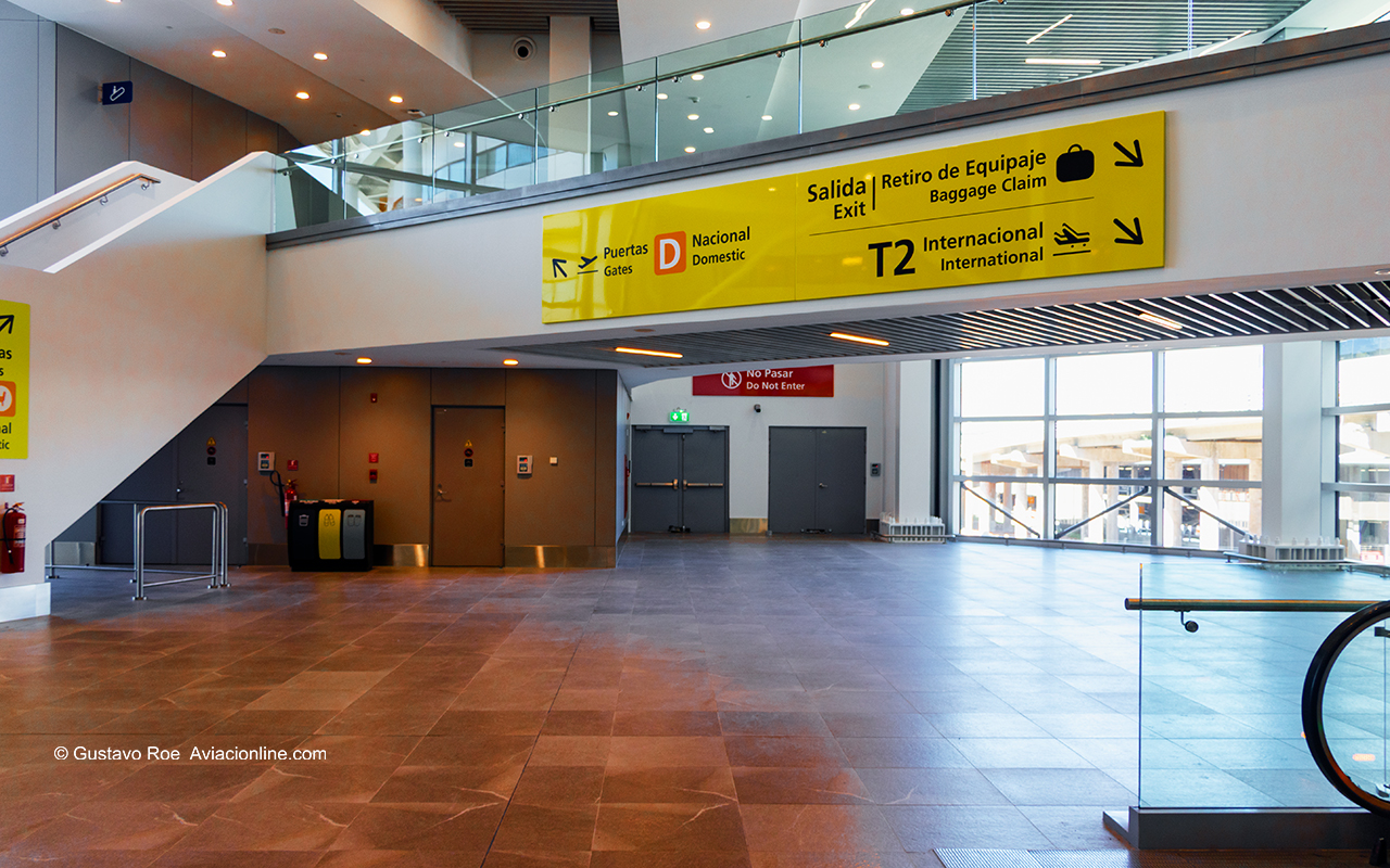 Conexión sala de entre Sector Nacional e Internacional D - Aeropuerto de Santiago
